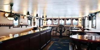 Mälardrottningen Yacht Hotel & Restaurant