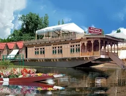 WelcomHeritage Gurkha Houseboats