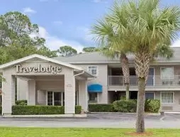 Travelodge and Suites Macclenny