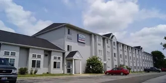 Bridgepointe Inn & Suites Toledo-Perrysburg