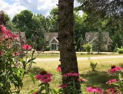Spruce Hill Inn & Cottages