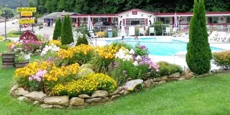 A Holiday Motel - Maggie Valley