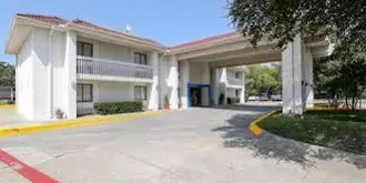 Motel 6 Dallas - Addison