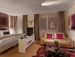 AMEDIA Luxury Suites