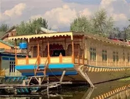 New Perfume Garden Group Of Houseboats