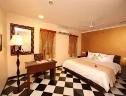 Meenakshi's Sunshine Hotel