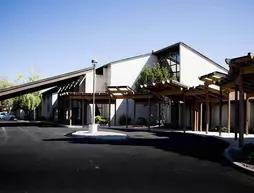 GuestHouse Inn & Suites Kalispell