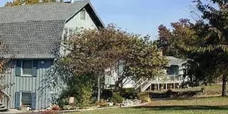 Red Bud Cove Bed and Breakfast Suites