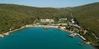 Crystal Green Bay Resort & Spa