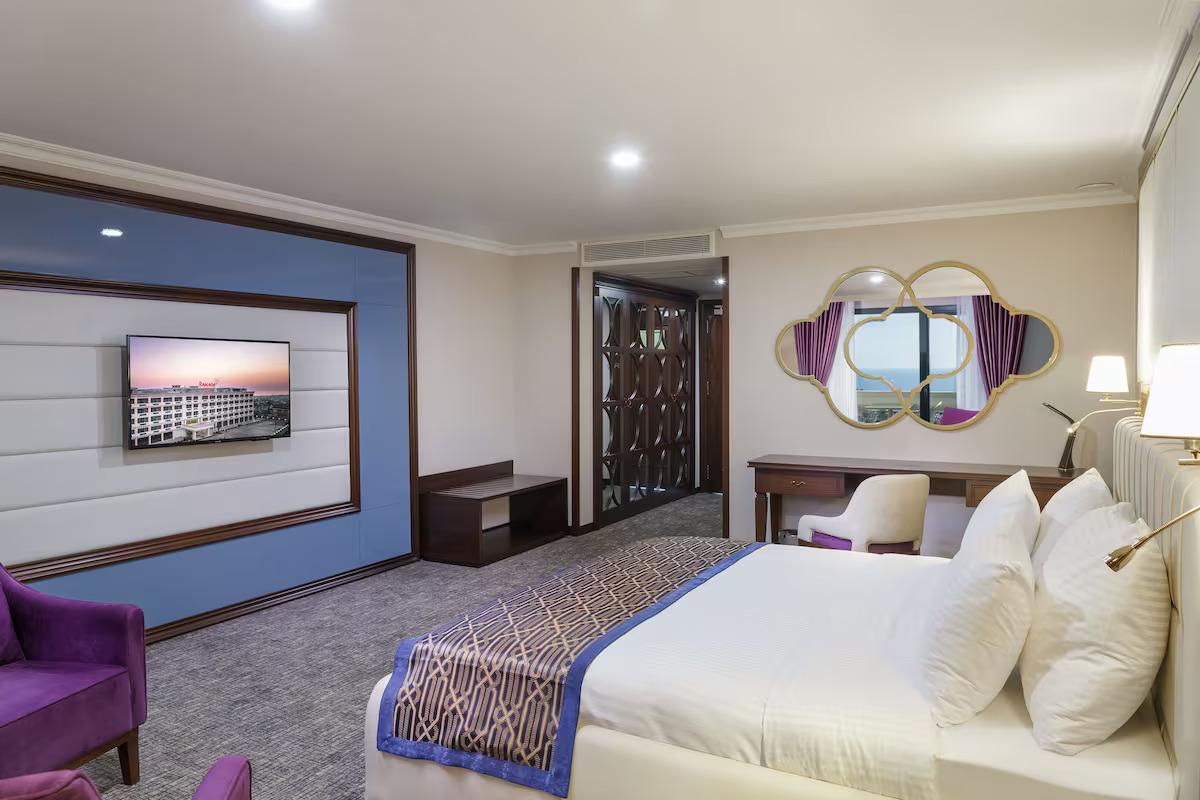 Premium Oda Balkonlu Deniz Manzaralı  French Bed
