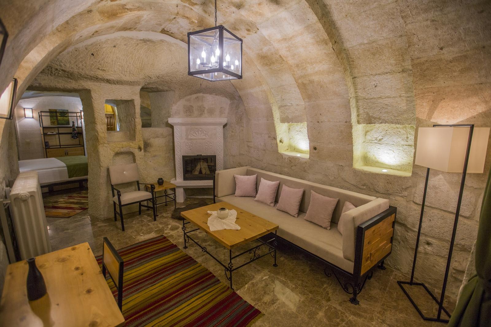 Superior Cave Suite 