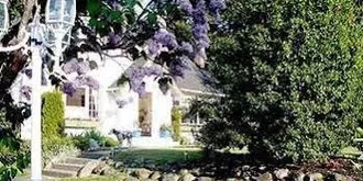 Charm of Qualicum Bed and Breakfast