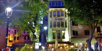 Alzer Hotel