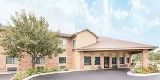 Baymont Inn and Suites Muskegon