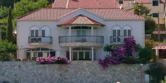 Villa Almadria