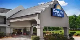 Days Inn and Suites Tyler