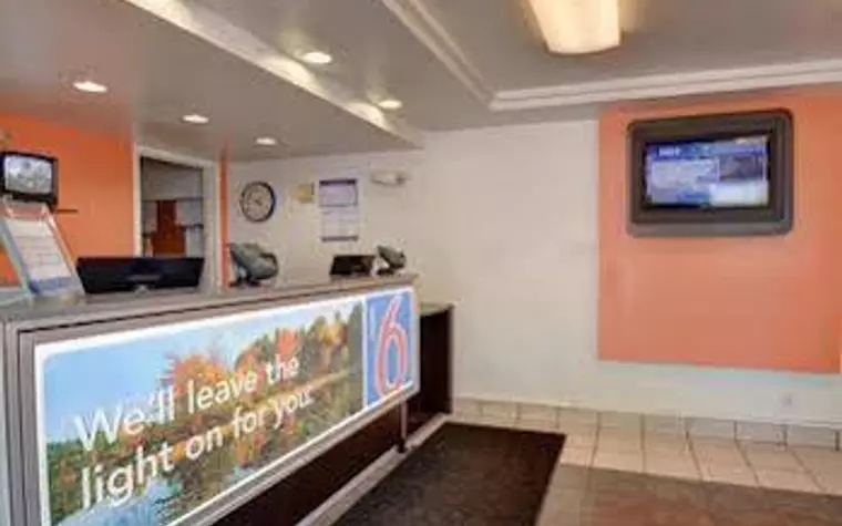 Motel 6 Springfield - Chicopee