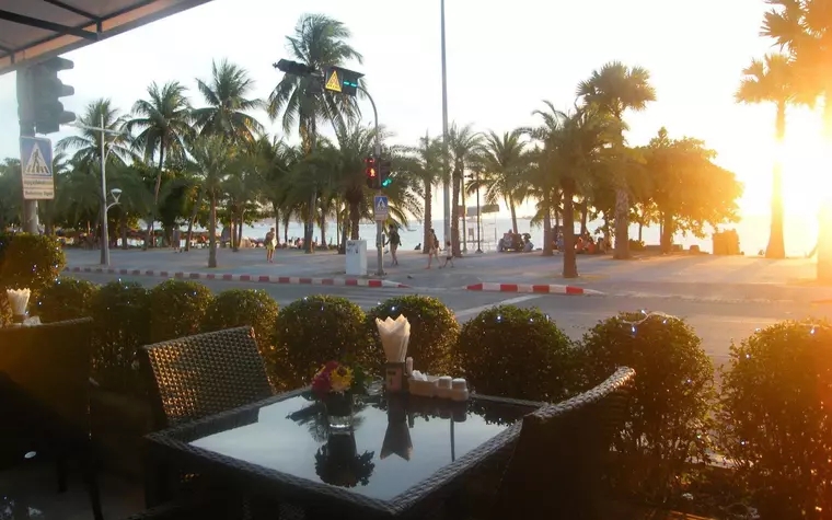 The Beach Front Resort, Pattaya