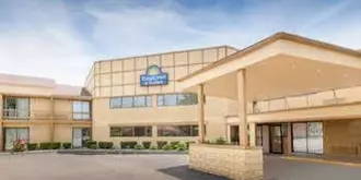 Days Inn and Suites Madison Heights