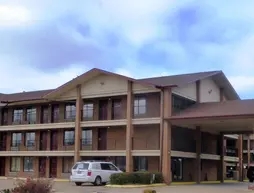 Red Roof Inn and Suites Bossier City