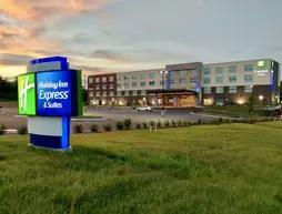 Holiday Inn Express and 38 Suites Charlotte Ne University Area