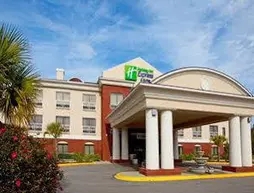 HOLIDAY INN EXPRESS & SUITES Q