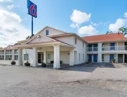 Motel 6 Livingston