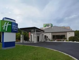 Holiday Inn Express and Suites Waterville North