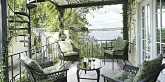 The Lakehouse Bed and Breakfast