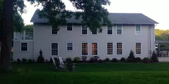 SEVEN - Shelter Island Guest House