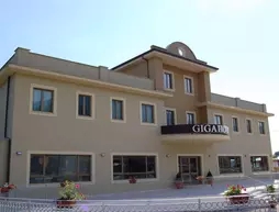 Giga Hotel