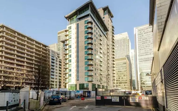 Canary Wharf Waterfront Apartments
