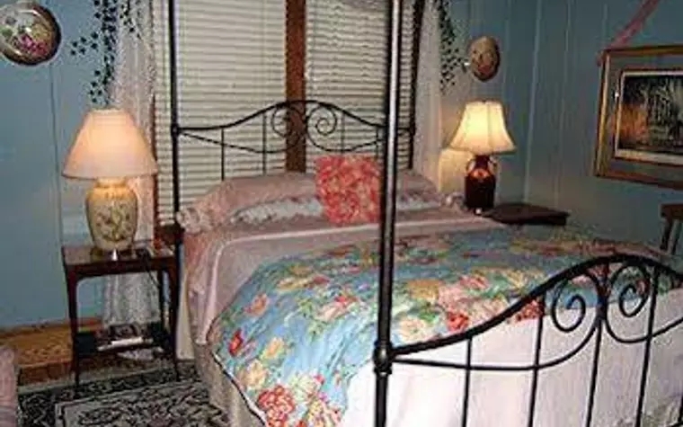 Azalea Inn Bed and Breakfast