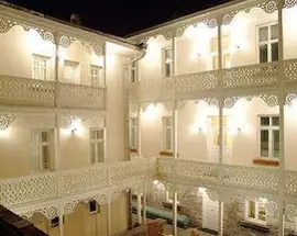 Kar's Hotel