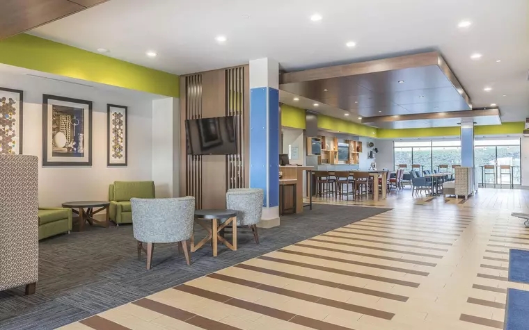 HOLIDAY INN EXPRESS & SUITES CLARION