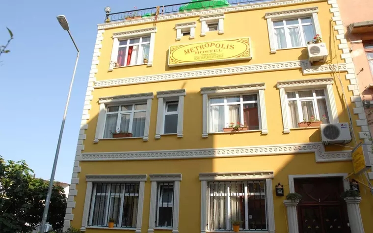 Metropolis Hostel & Guest House