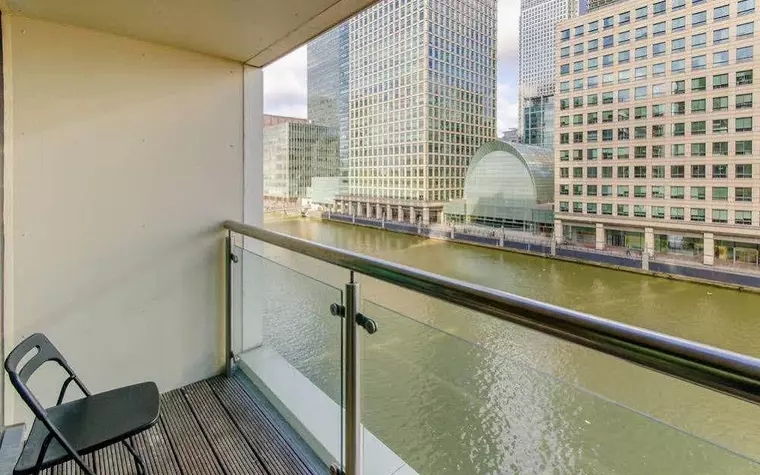 Canary Wharf Waterfront Apartments
