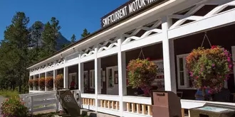 Swiftcurrent Motor Inn and Cabins