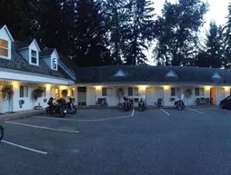 Pines Motel