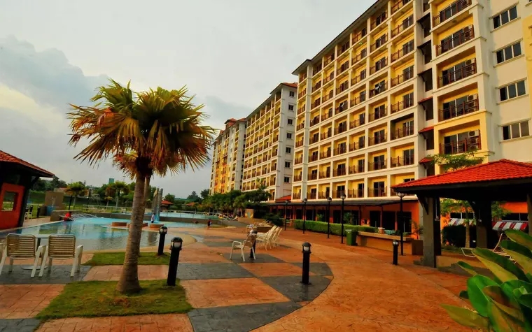 Bukit Merah Laketown Resort