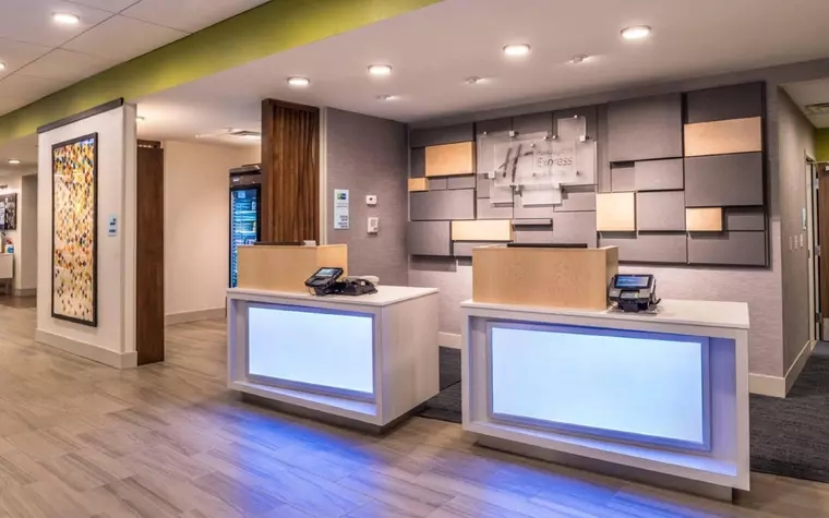 Holiday Inn Express and Suites Tampa North Wesley Chapel