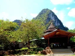 The Cliff & River Jungle Resort