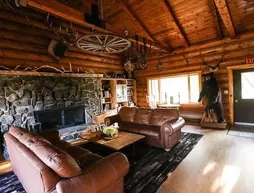 Trapper Peak Guest Lodge