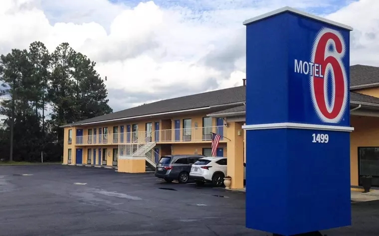 Motel 6 MacClenny, FL