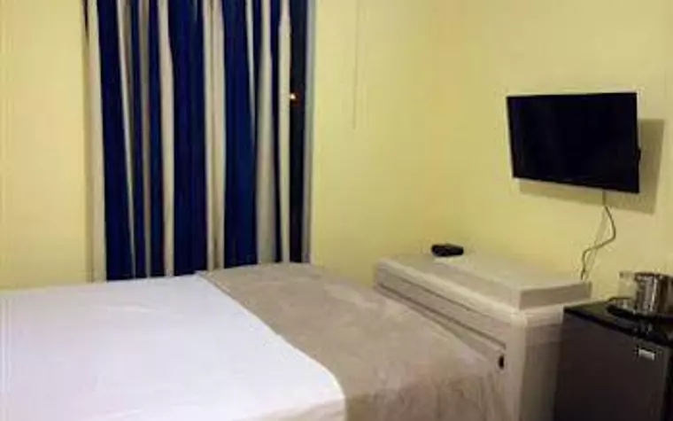 Airport Suites Hotel