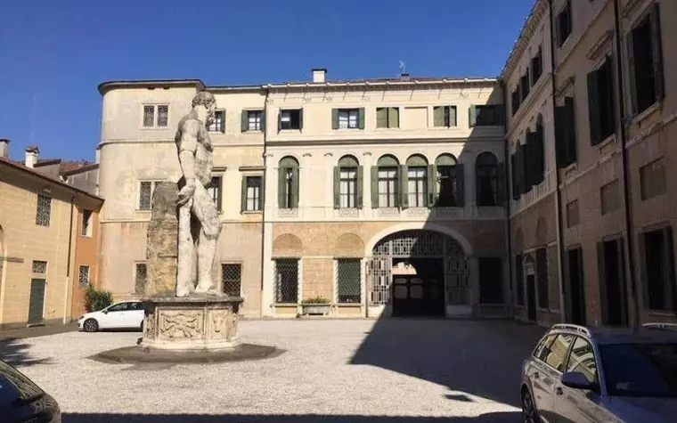 Palazzo Mantua Benavides
