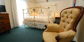 The Lodge on Elizabeth Bed & Breakfast