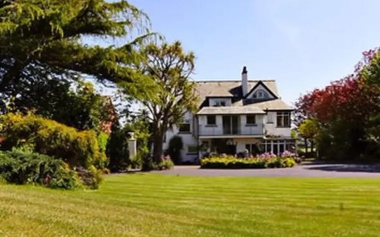 Cairn Bay Lodge