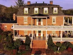 The Reynolds Mansion
