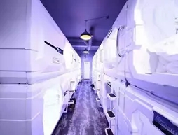 Intercity Capsule Youth Hostel Temple